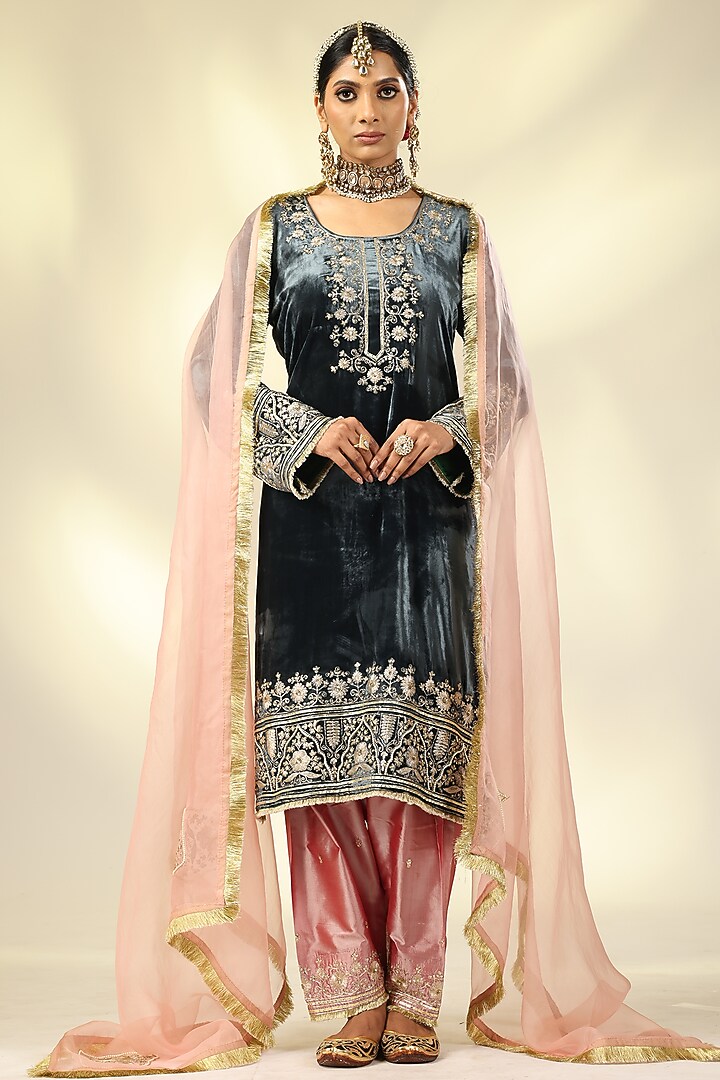 Black Pure Silk Velvet Zari & Sequins Embroidered Kurta Set by Shivani Sabharwal at Pernia's Pop Up Shop