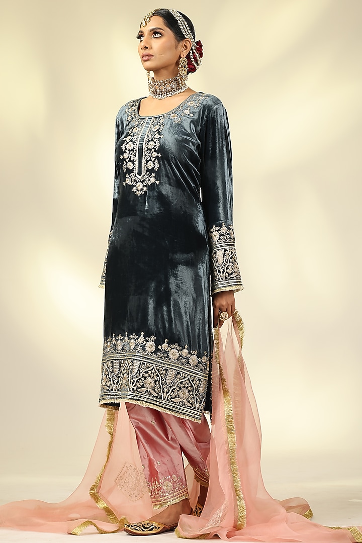 Black Pure Silk Velvet Zari & Sequins Embroidered Kurta Set by Shivani Sabharwal at Pernia's Pop Up Shop