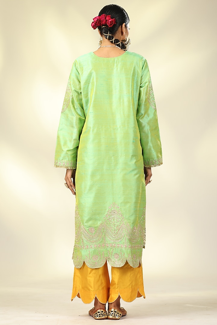 Green Raw Silk Zari & Sequins Embroidered Kurta Set by Shivani Sabharwal at Pernia's Pop Up Shop