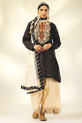 Black Crepe Silk Dori & Sequins Embroidered Short Kurta Set by Shivani Sabharwal