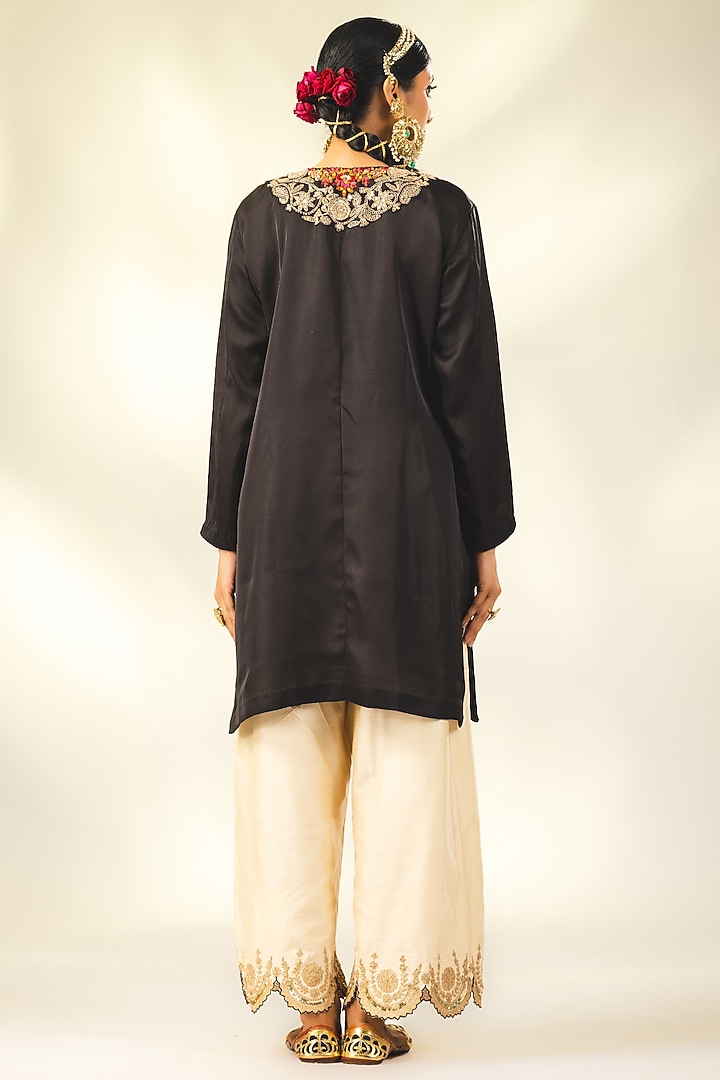 Black Crepe Silk Dori & Sequins Embroidered Short Kurta Set by Shivani Sabharwal at Pernia's Pop Up Shop