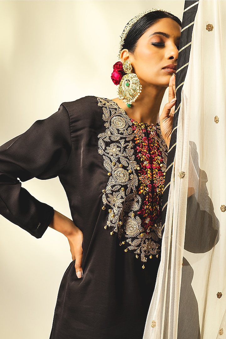 Black Crepe Silk Dori & Sequins Embroidered Short Kurta Set by Shivani Sabharwal at Pernia's Pop Up Shop