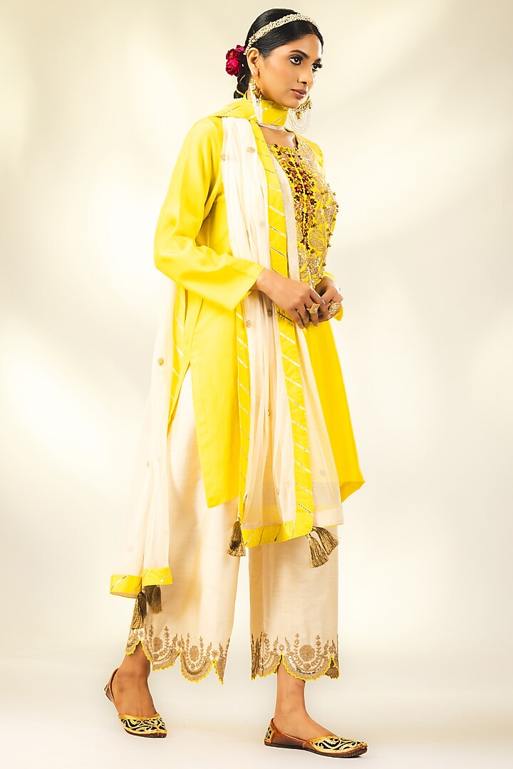 Yellow Crepe Silk Dori & Sequins Embroidered Short Kurta Set by Shivani Sabharwal at Pernia's Pop Up Shop