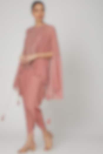 Old Rose Embellished Kurta Set by Shashank Arya at Pernia's Pop Up Shop
