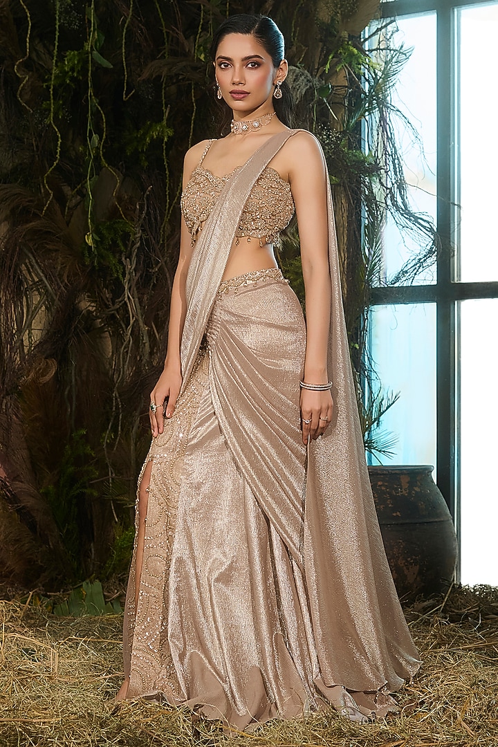 Gold Crinkle Foil Georgette Concept Reception Saree Set by Shashank Arya at Pernia's Pop Up Shop