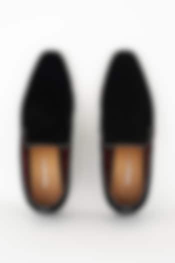 Black Velvet Casual Shoes by Ssavarto