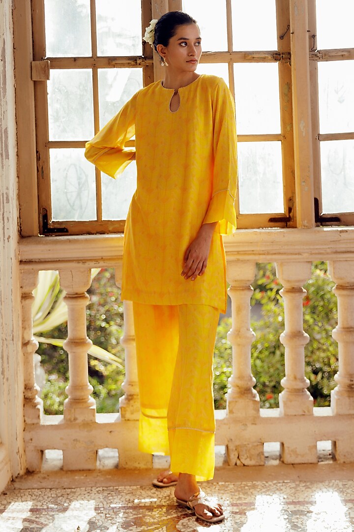 Yellow Tabby Silk Printed & Embroidered Kurta Set by 17:17 at Pernia's Pop Up Shop