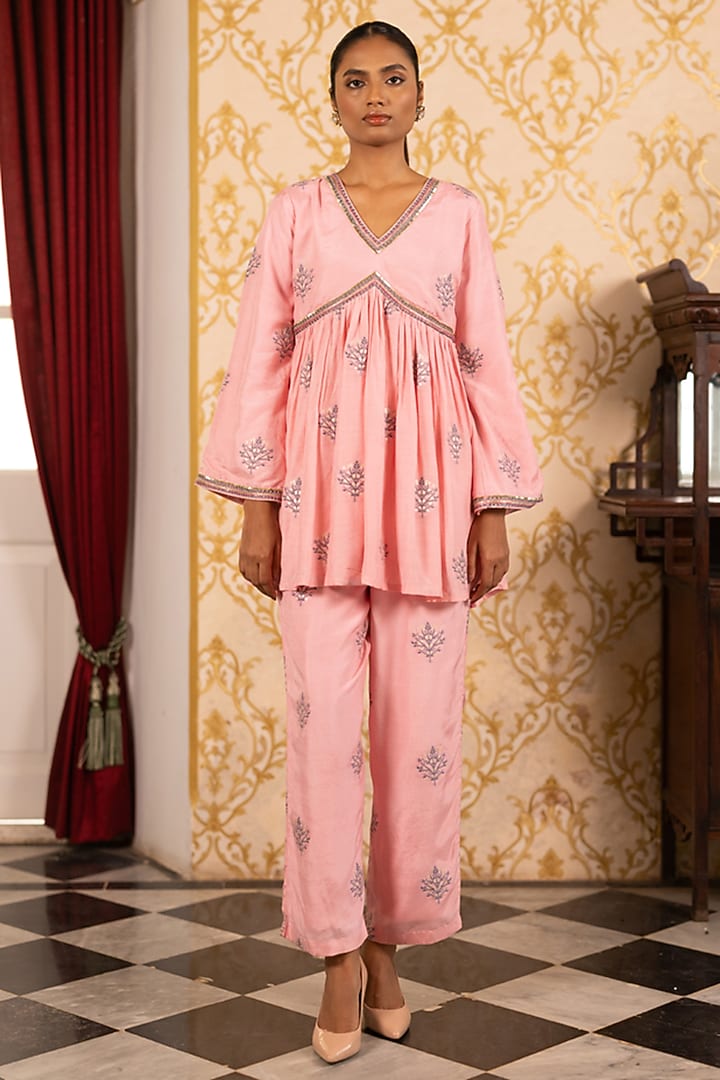 Pink Butti Printed Short Pleated Alia-Cut Kurta Set by 17:17 at Pernia's Pop Up Shop
