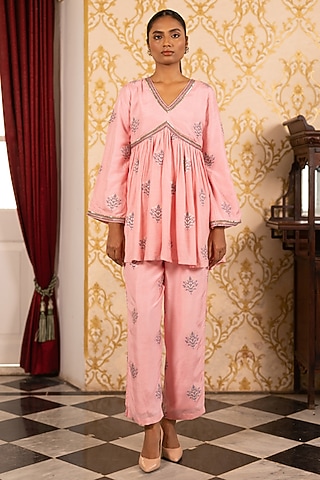 Pink Butti Printed Short Pleated Alia-Cut Kurta Set by 17:17