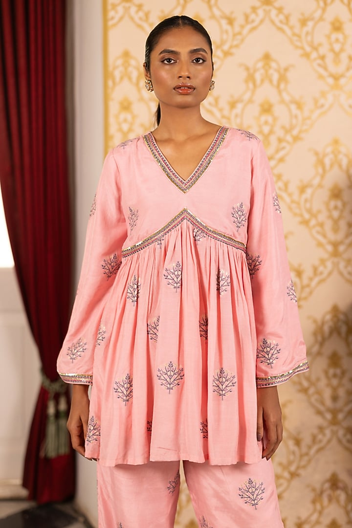 Pink Butti Printed Short Pleated Alia-Cut Kurta Set by 17:17 at Pernia's Pop Up Shop