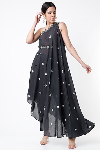 Black Bandhani One-Shoulder Kurta Set by 17:17