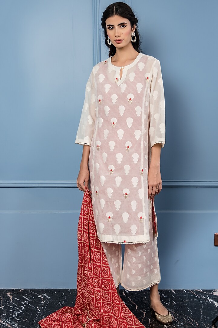 White & Red Lace Embroidered Kurta Set by Sage Saga at Pernia's Pop Up Shop
