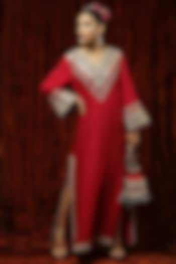Maroon & Rani Pink Embroidered Kaftan by Shikhar Sharma at Pernia's Pop Up Shop