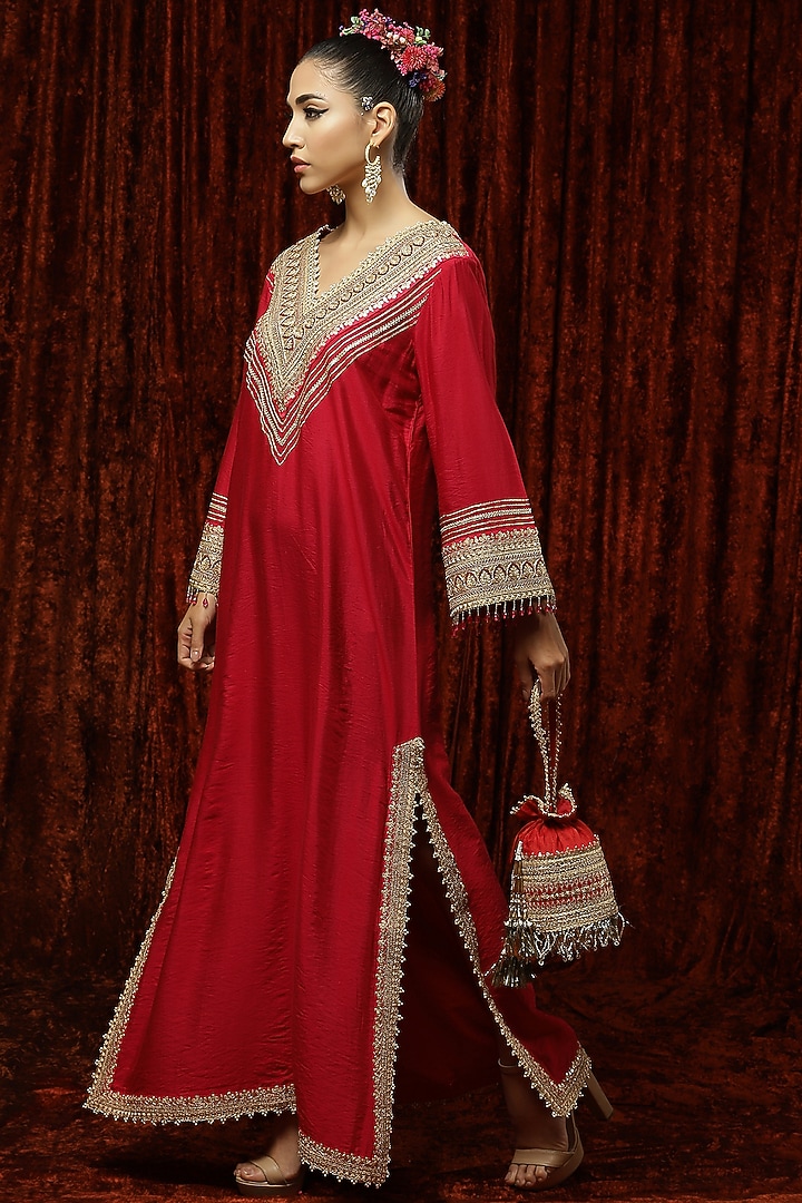 Maroon & Rani Pink Embroidered Kaftan by Shikhar Sharma at Pernia's Pop Up Shop