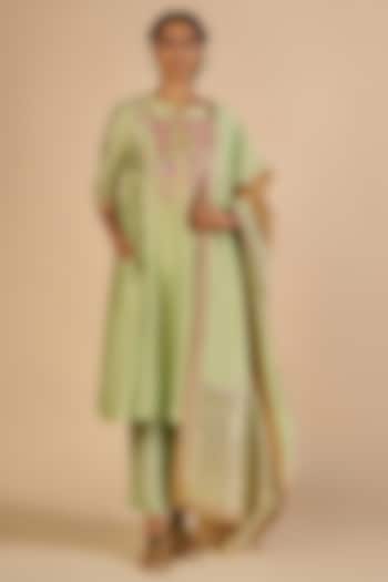 Green Chanderi Dupatta by Gulabo By Abu Sandeep at Pernia's Pop Up Shop