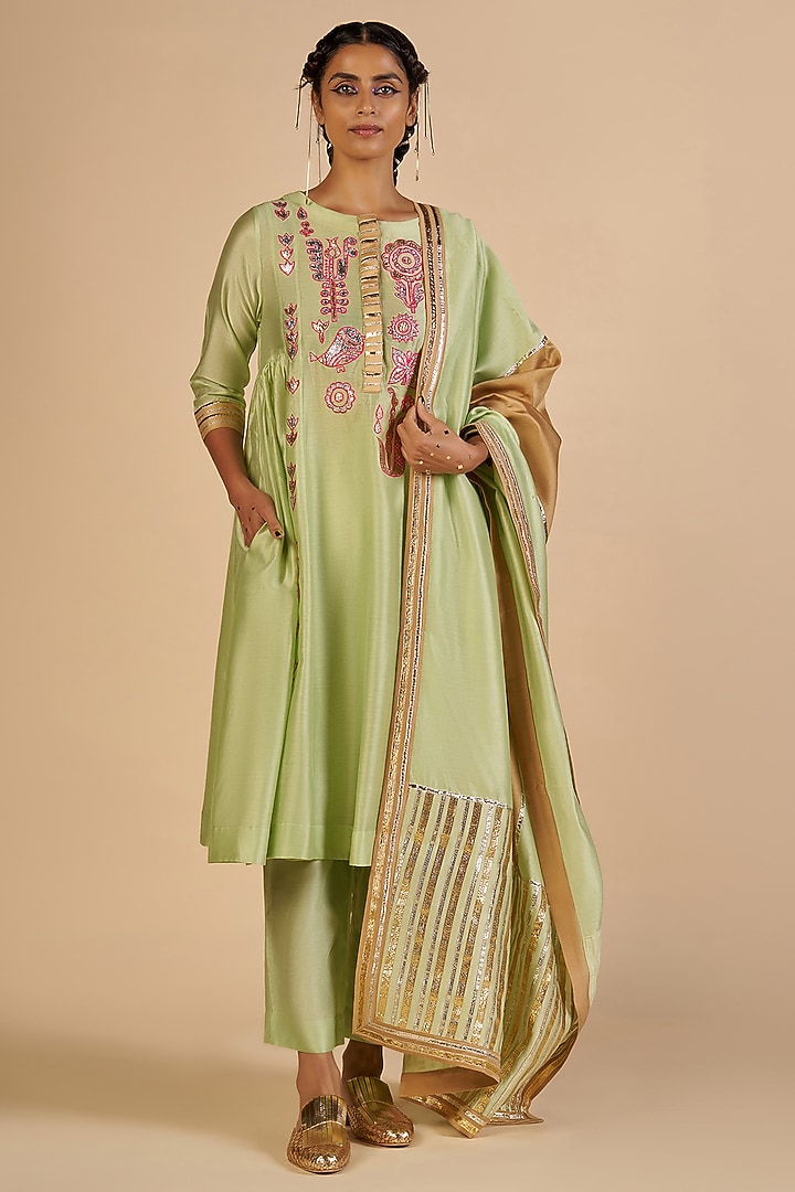 Green Chanderi Dupatta by Gulabo By Abu Sandeep at Pernia's Pop Up Shop