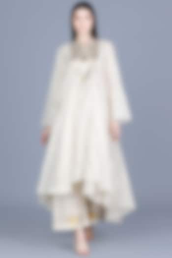 Off-White Embroidered Asymmetrical Kurta by Gulabo By Abu Sandeep at Pernia's Pop Up Shop