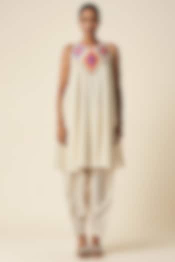 Off-White Chanderi Ikat Applique Sleeveless Kurta by Gulabo By Abu Sandeep at Pernia's Pop Up Shop