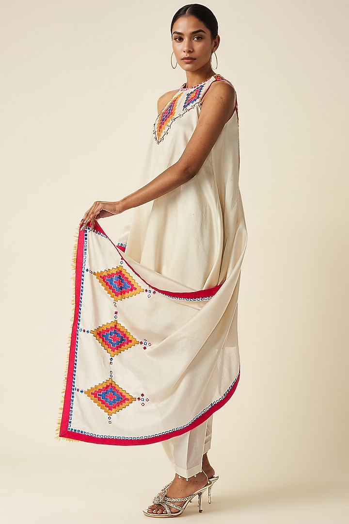 Off-White Chanderi Ikat Applique Dupatta by Gulabo By Abu Sandeep at Pernia's Pop Up Shop