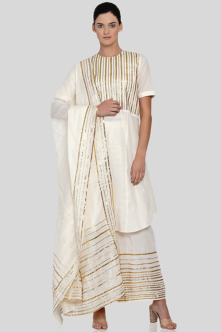 Off White Embroidered Dupatta by Gulabo By Abu Sandeep