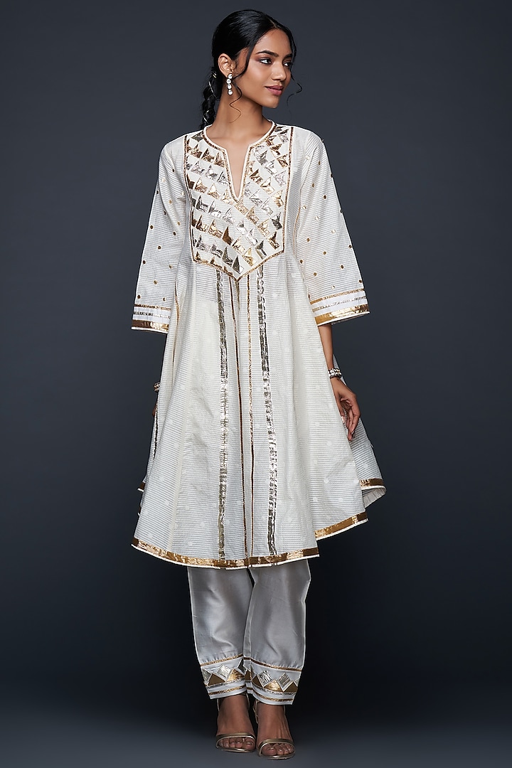 Off-White Chanderi & Jamdani Gota Applique Flared Kurta by Gulabo By Abu Sandeep at Pernia's Pop Up Shop