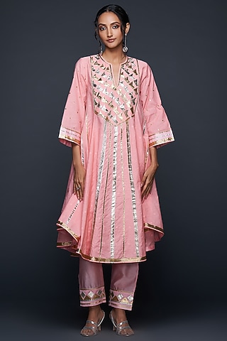 Peach Chanderi & Jamdani Gota Applique Flared Kurta by Gulabo By Abu Sandeep