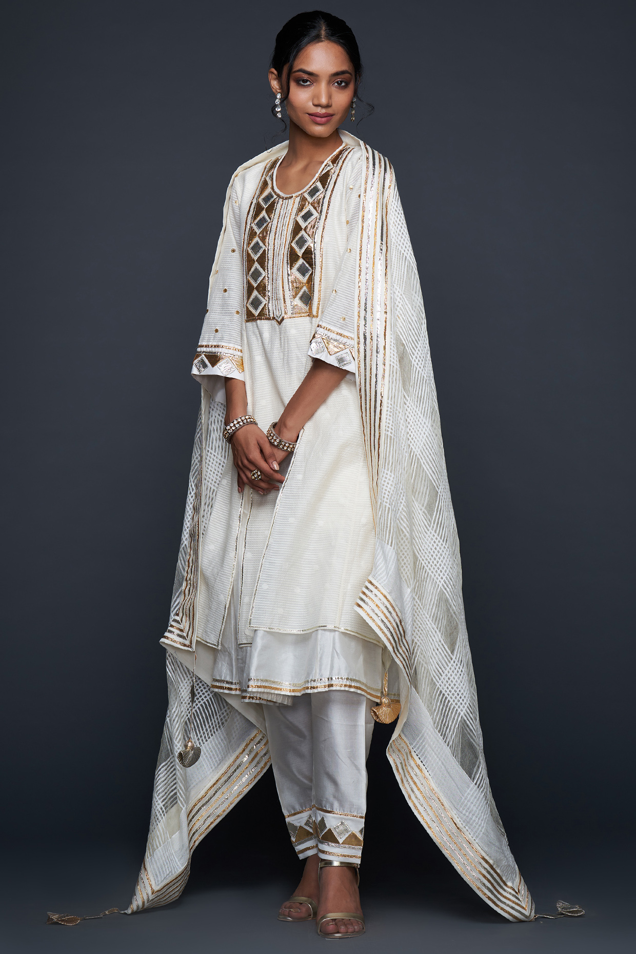 Off-White Jamdani Dupatta by Gulabo By Abu Sandeep at Pernia's Pop Up Shop