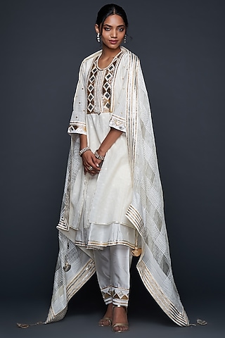 Off-White Jamdani Dupatta by Gulabo By Abu Sandeep