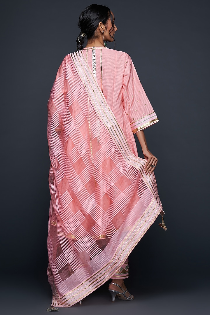 Peach Jamdani Dupatta by Gulabo By Abu Sandeep at Pernia's Pop Up Shop