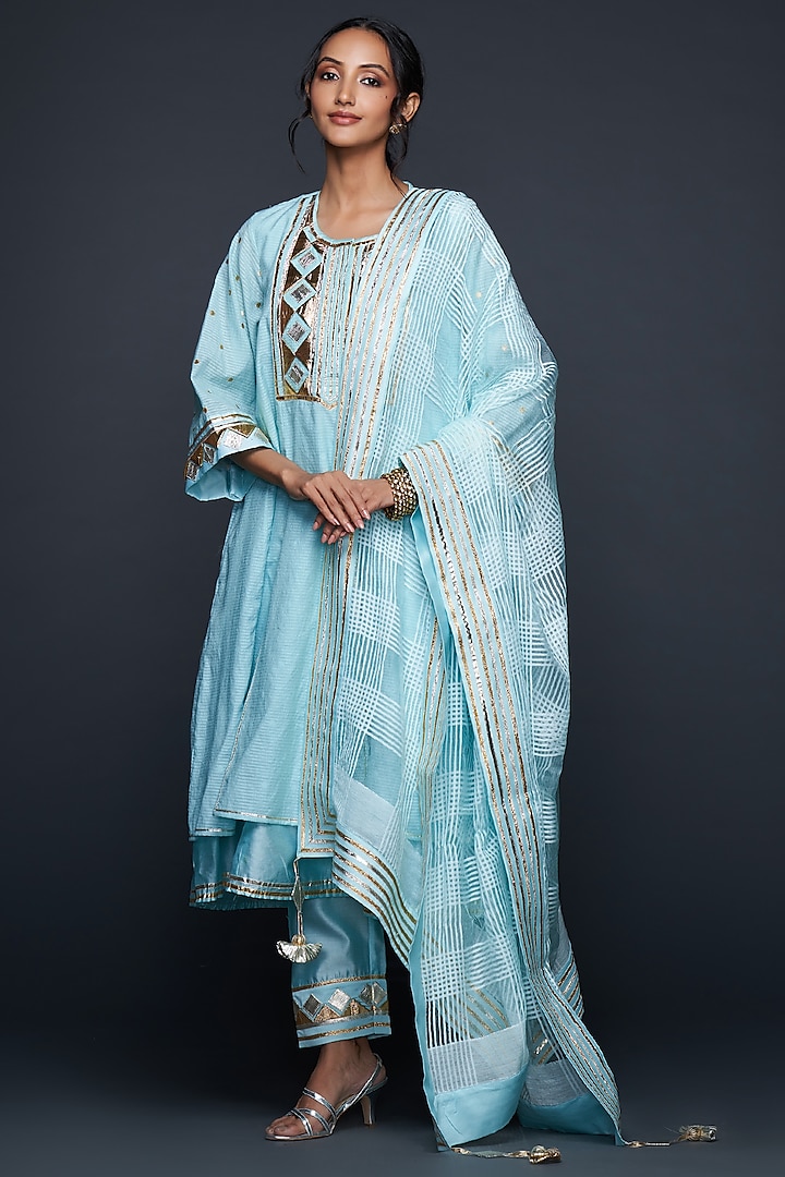 Blue Jamdani Dupatta by Gulabo By Abu Sandeep at Pernia's Pop Up Shop