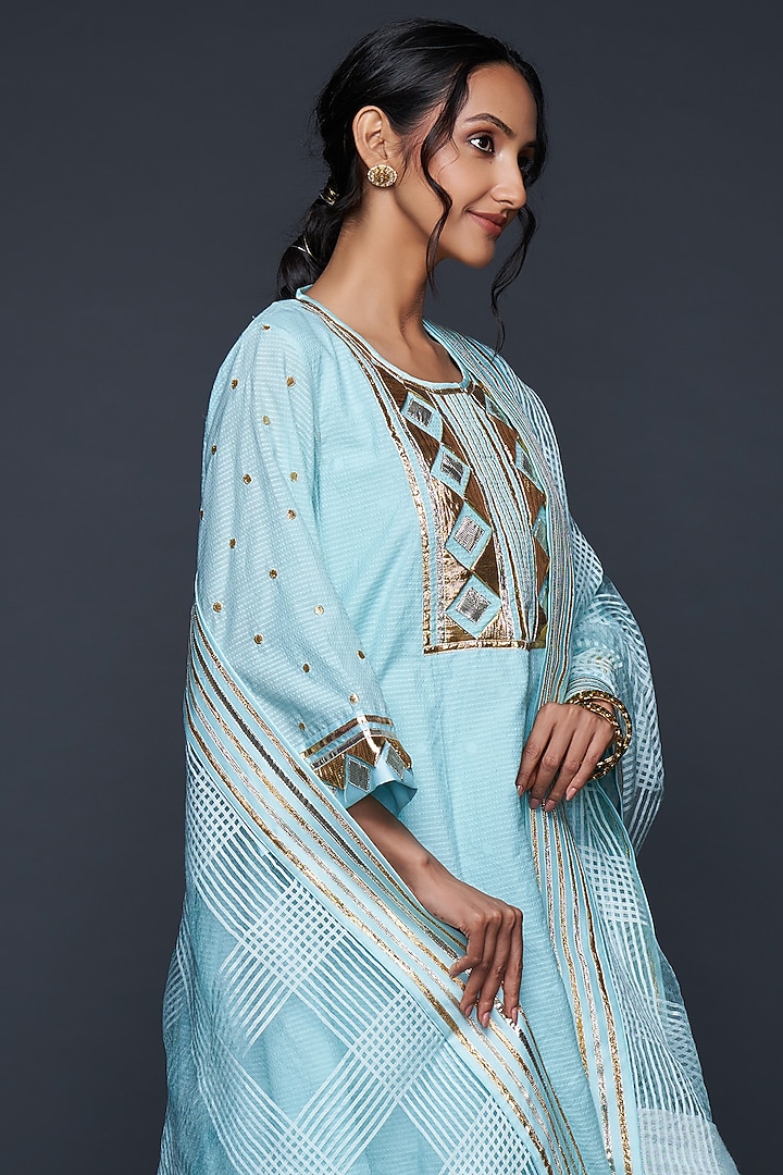 Blue Jamdani Dupatta by Gulabo By Abu Sandeep at Pernia's Pop Up Shop
