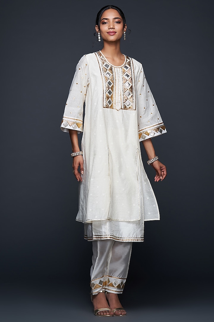 Off-White Jamdani Gota Applique Layered Kurta by Gulabo By Abu Sandeep at Pernia's Pop Up Shop