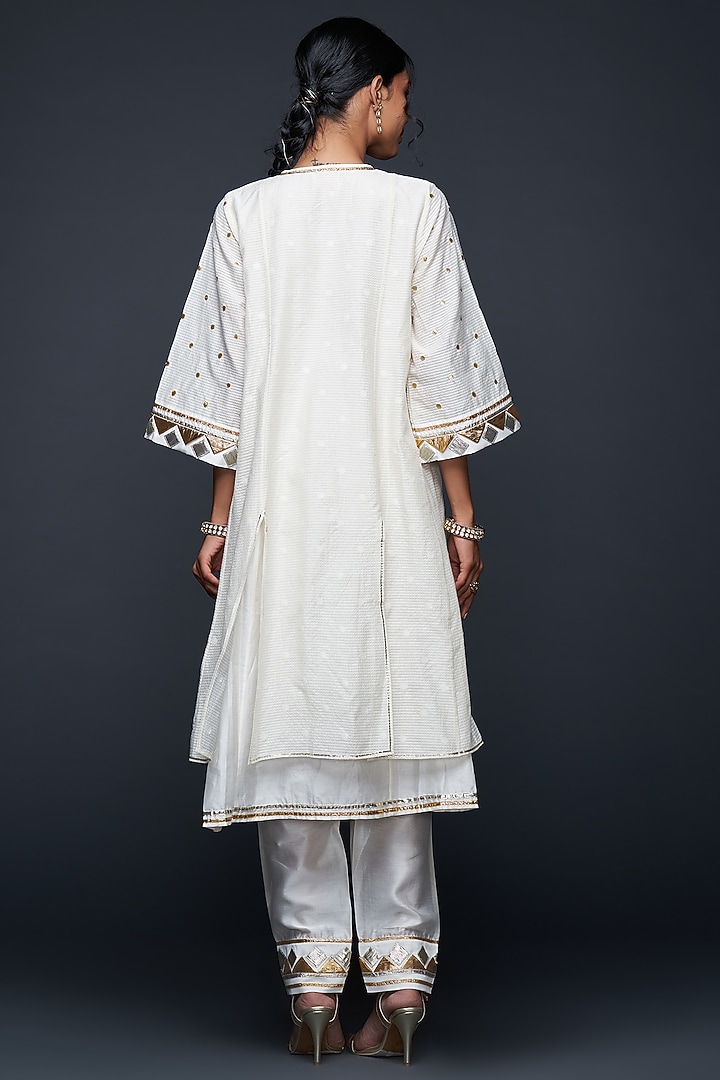 Off-White Jamdani Gota Applique Layered Kurta by Gulabo By Abu Sandeep at Pernia's Pop Up Shop
