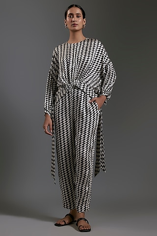 Black & White Modal Satin Printed Cigarette Pants by Gulabo By Abu Sandeep