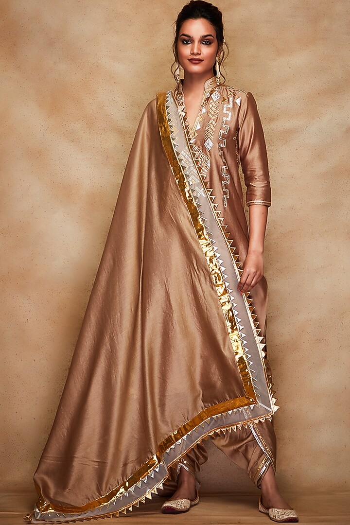 Antique Gold Dupatta in Chanderi Silk by Gulabo By Abu Sandeep at Pernia's Pop Up Shop