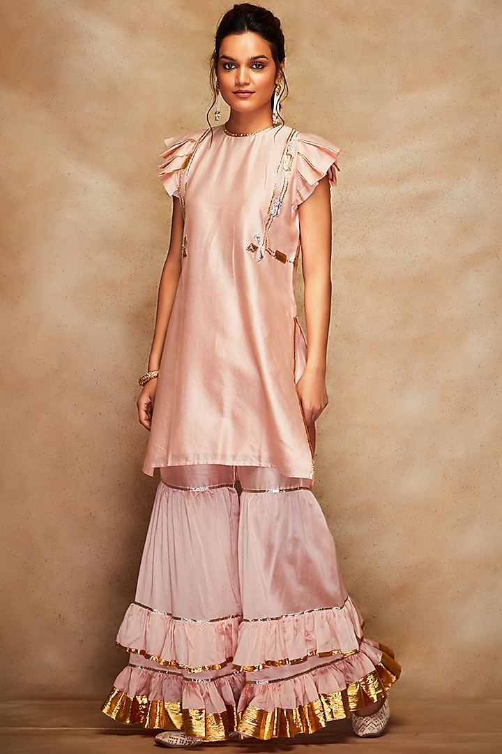 Peach Chanderi Kurta by Gulabo By Abu Sandeep at Pernia's Pop Up Shop