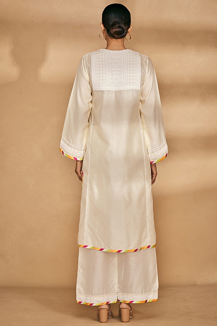 Off-White Chanderi Embroidered A-Line Kurta by Gulabo By Abu Sandeep at Pernia's Pop Up Shop