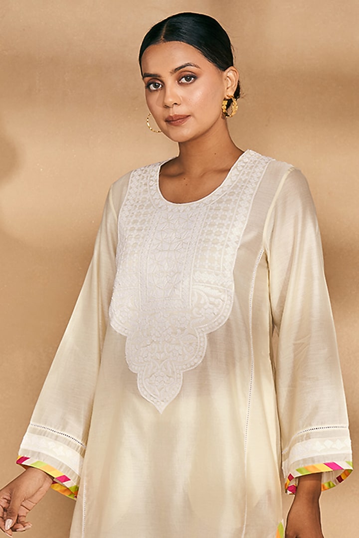 Off-White Chanderi Embroidered A-Line Kurta by Gulabo By Abu Sandeep at Pernia's Pop Up Shop