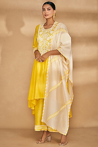 Yellow Chanderi Embroidered Stole by Gulabo By Abu Sandeep