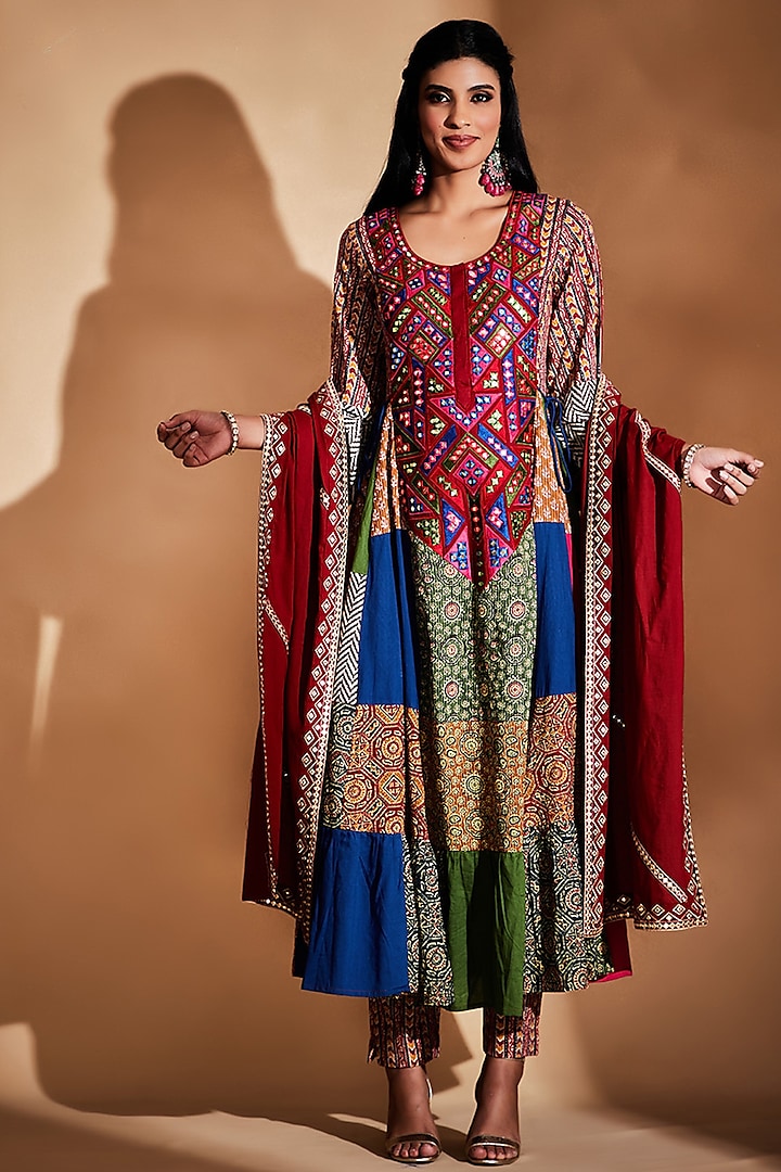 Maroon Embroidered Stole by Gulabo By Abu Sandeep