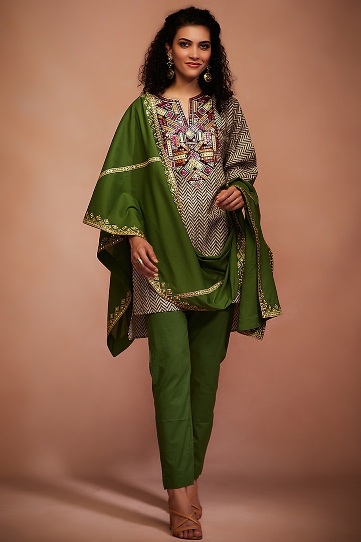 Green Embroidered Stole by Gulabo By Abu Sandeep