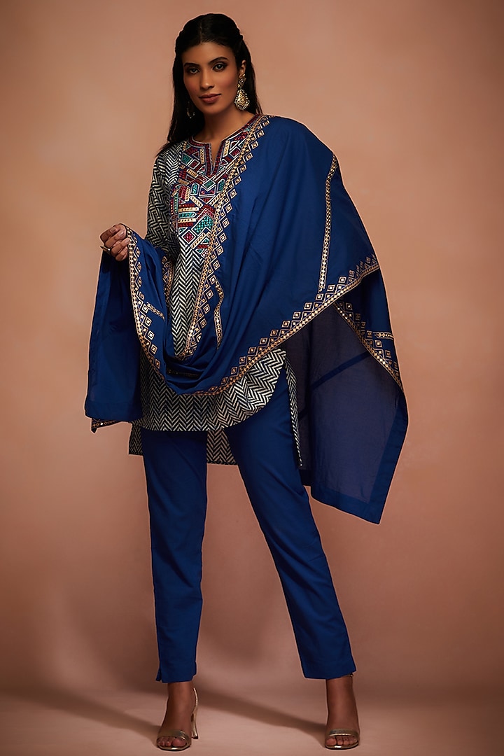 Cobalt Blue Embroidered Stole by Gulabo By Abu Sandeep