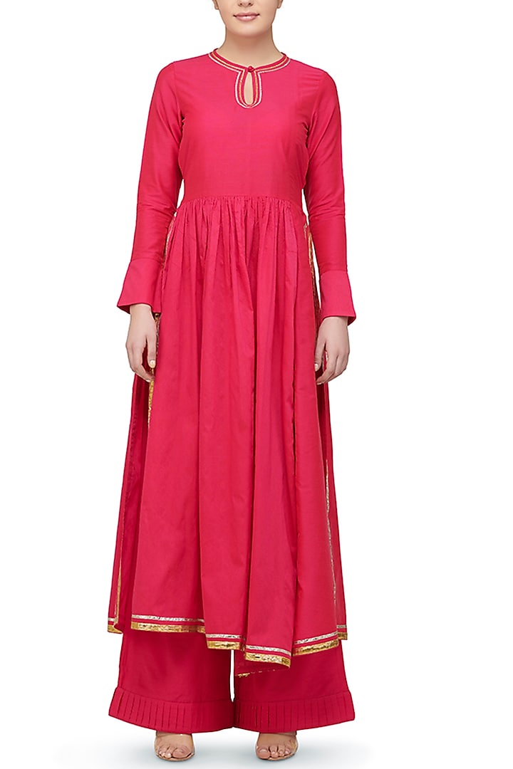 Red Embroidered Kurta With Slits by Gulabo By Abu Sandeep