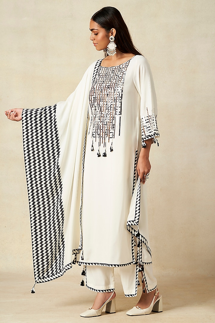 Off-White Rayon Stole by Gulabo By Abu Sandeep at Pernia's Pop Up Shop