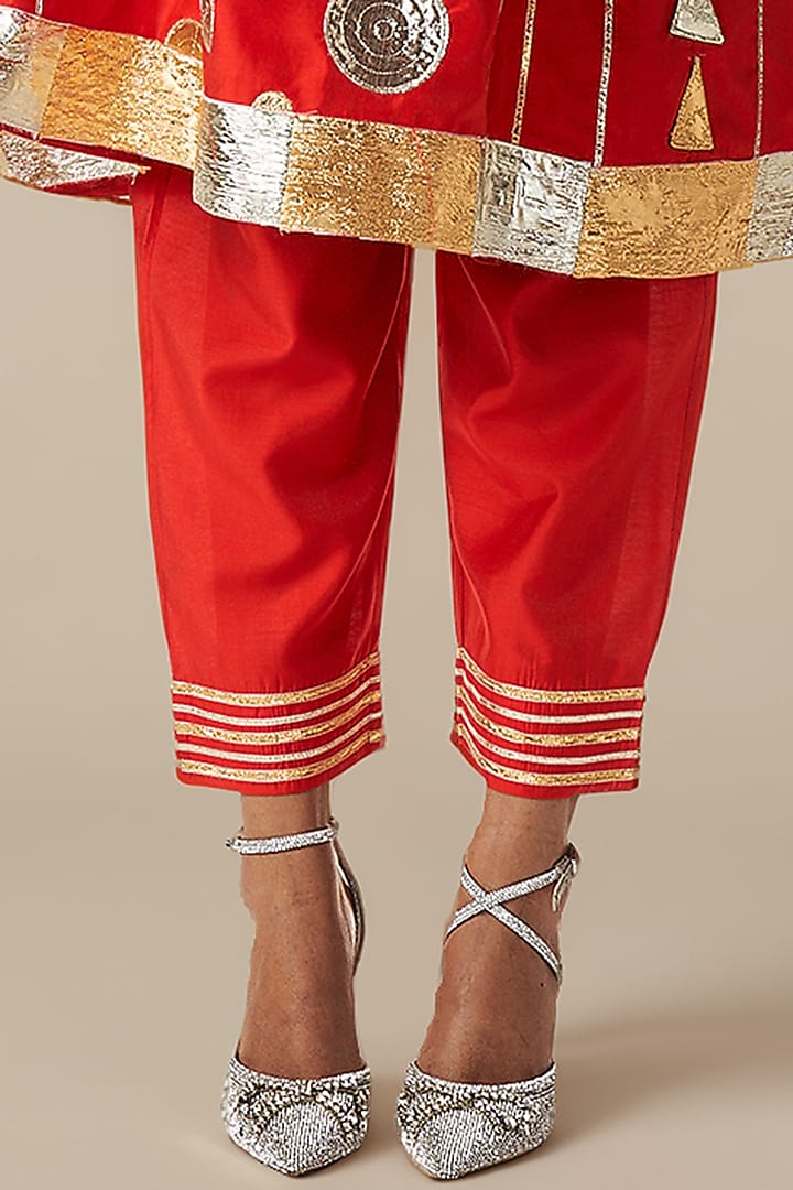 Red Modal Chanderi Kurta Set by Gulabo By Abu Sandeep at Pernia's Pop Up Shop