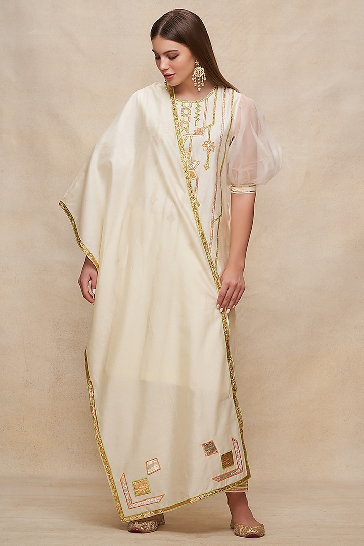 Off-White Chanderi Gota Work Dupatta by Gulabo By Abu Sandeep at Pernia's Pop Up Shop