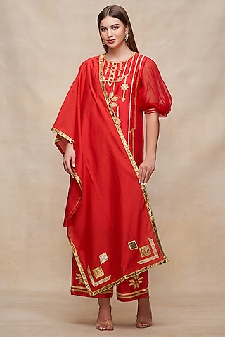 Red Chanderi Dupatta by Gulabo By Abu Sandeep