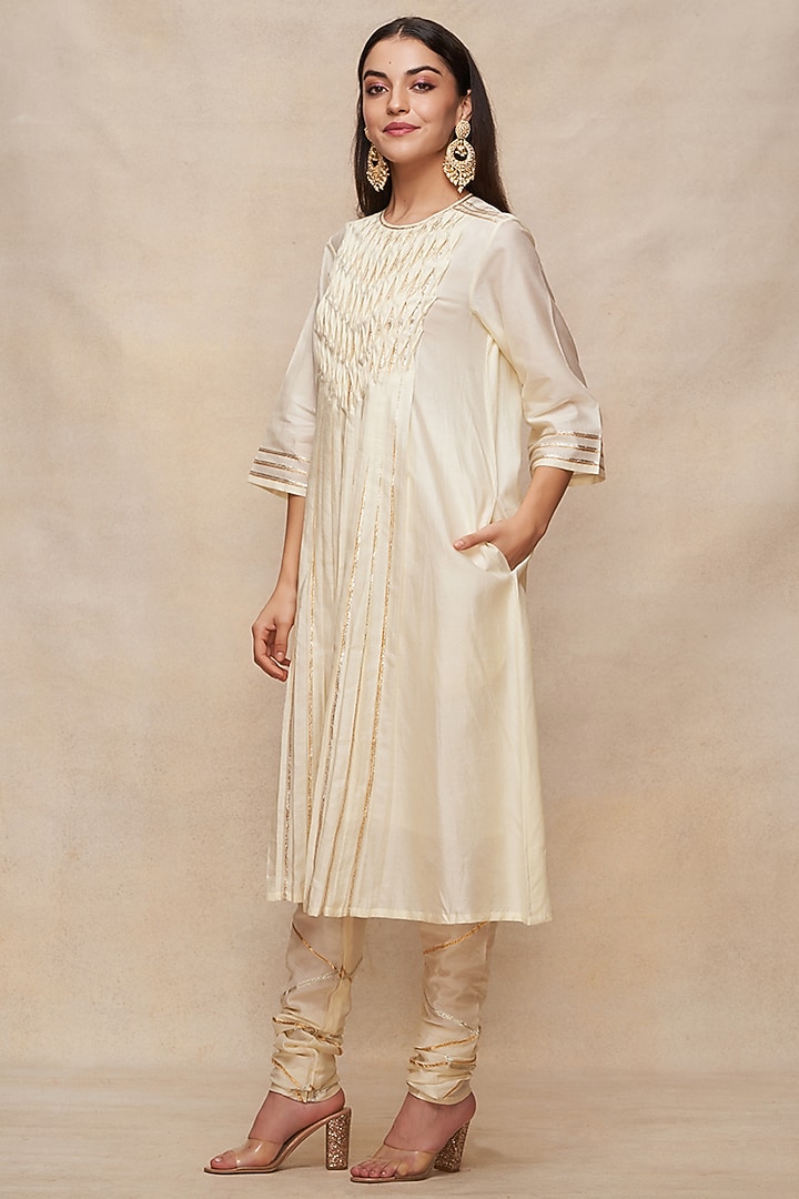 Off-White Chanderi Gota Work Pleated Kurta by Gulabo By Abu Sandeep at Pernia's Pop Up Shop