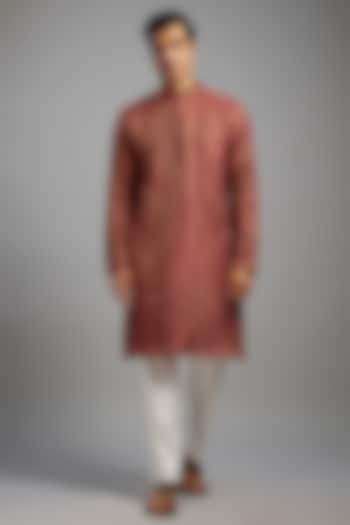 Red Silk Thread Embroidered Kurta Set by SVEN SUITS