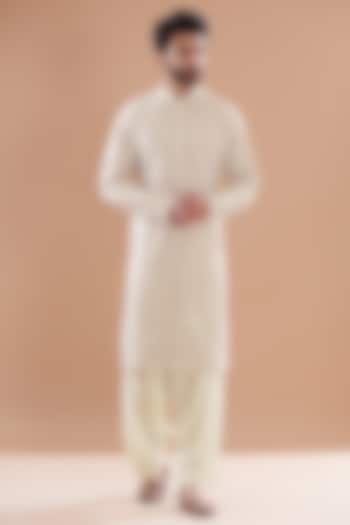 White Georgette Embroidered Kurta Set by SVEN SUITS at Pernia's Pop Up Shop